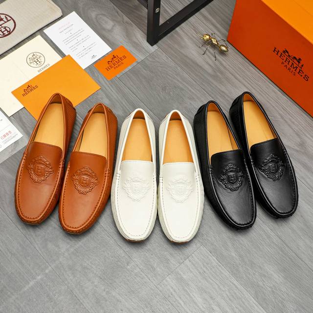 商品商标：Hermes 爱马仕 休闲套脚鞋 正码码数: 38-45 商品材料：精选牛皮压花鞋面 猪皮内里 橡胶大底