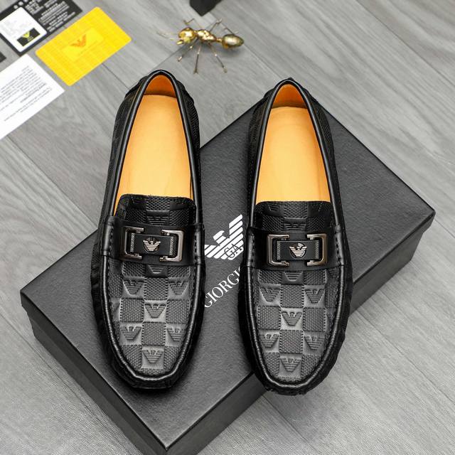 商品商标：Armani 阿玛尼 休闲套脚鞋 正码码数: 38-45 商品材料：精选压纹牛皮鞋面 猪皮内里 橡胶大底