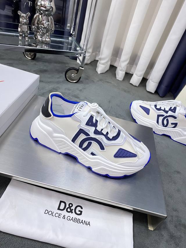 商品商标: Dolce&Gabbana 杜嘉&班纳 正码码数: 38-44，45定做 商品材料: 鞋面意大利牛皮拼接鞋面，羊皮垫网布内里，鞋底：原厂特供原版橡胶