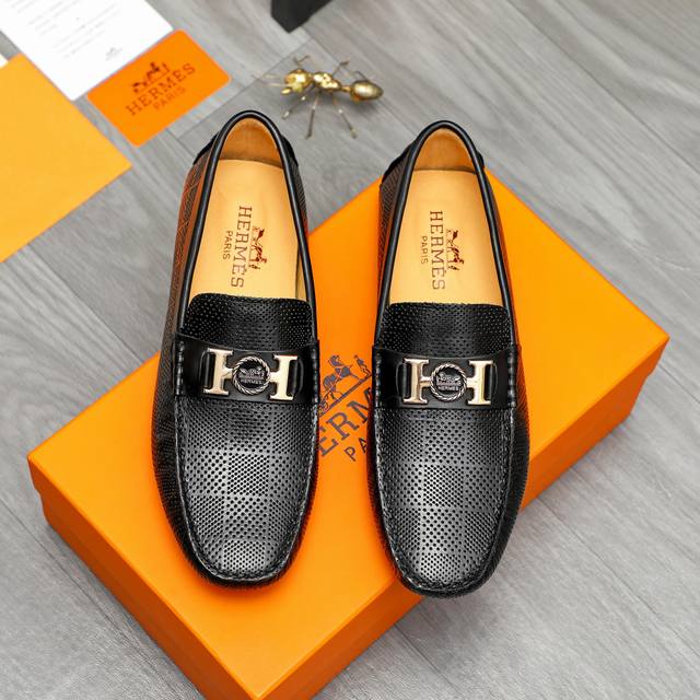 商品商标：Hermes 爱马仕 休闲套脚鞋 正码码数: 38-44 商品材料：精选牛皮冲孔鞋面 猪皮内里 原版大底