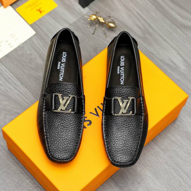 商品商标：Louis Vuitton 路易威登 休闲套脚鞋 正码码数: 38-44 商品材料：精选 荔纹牛皮鞋面 猪皮内里 橡胶大底