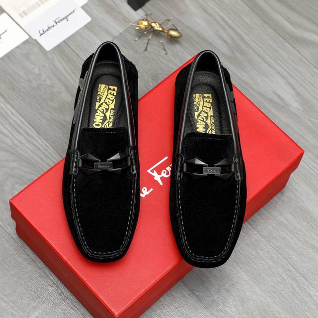 商品商标：Ferragamo 菲拉格慕 休闲套脚鞋 正码码数: 38-44 商品材料：精选 反绒牛皮鞋面 猪皮内里 原版大底