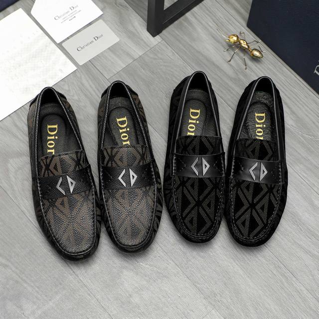 商品商标：Dior 迪奥 休闲套脚鞋 正码码数: 38-44 商品材料：精选牛皮印花鞋面 猪皮内里 橡胶大底