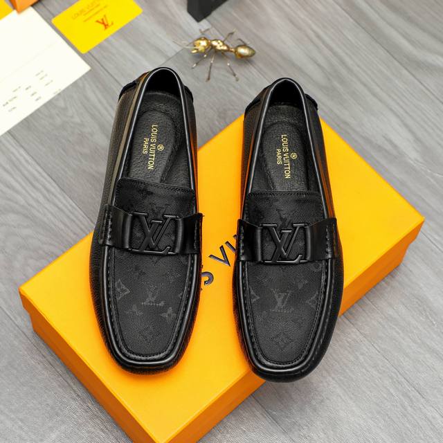 商品商标：Louis Vuitton 路易威登 休闲套脚鞋 正码码数: 38-44 商品材料：精选透气织花拼接鞋面 猪皮内里 原版大底