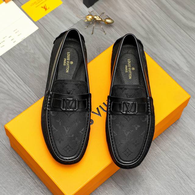 商品商标：Louis Vuitton 路易威登 休闲套脚鞋 正码码数: 38-44 商品材料：精选透气织花鞋面 猪皮内里 原版大底