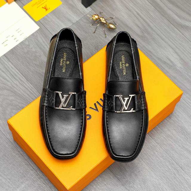 商品商标：Louis Vuitton 路易威登 休闲套脚鞋 正码码数: 38-44 商品材料：精选牛皮鞋面 猪皮内里 原版大底