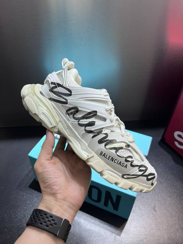 实价 巴黎是家3代系列 Balenciag*A Track 3.0 低帮老爹鞋 做旧黑色涂鸦 知名巴黎大厂出品 原装大盒 从里到外 一切百分百还原zp配置 细节