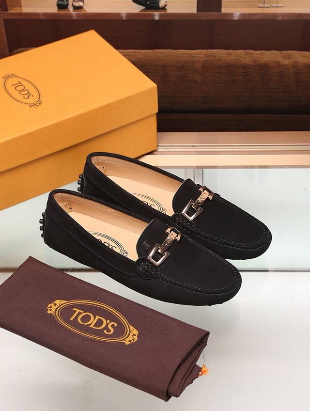 Tod'S托德斯豆豆女鞋 官网同步上市 最高品质 材质:鹿皮+优质牛皮内里 特点:舒适 优雅 时尚 纯手工制作 打造最适合你的完美鞋履 Size：35-40