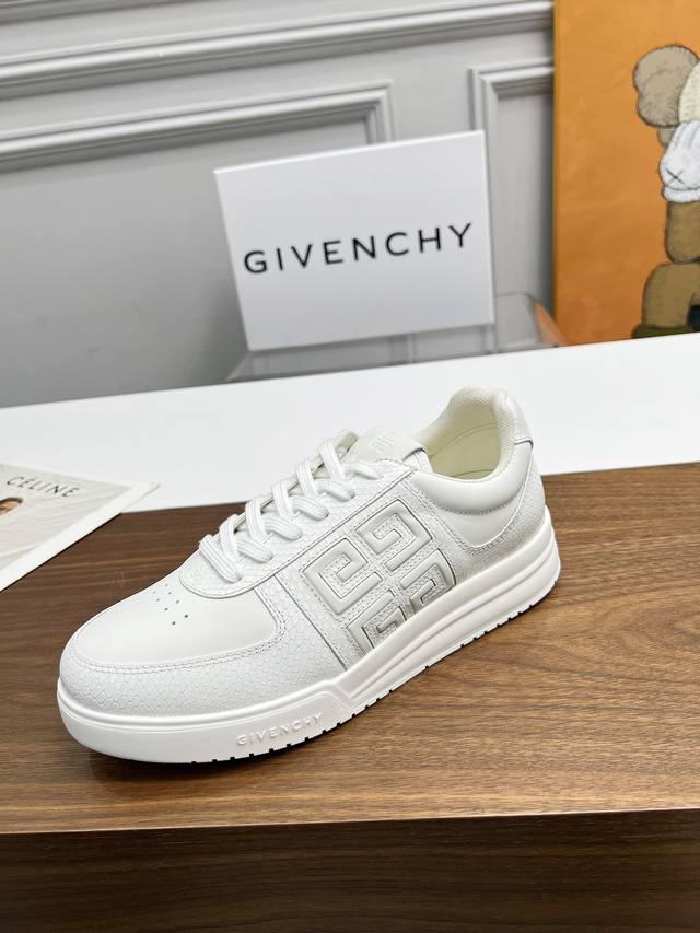 工厂价： Givenchy 纪梵希 4Ｇ低帮慢跑运动鞋 ．经典，永不过时，工厂出货！内外侧独家开模专属纪梵希大ｇ Logo设计工艺，多色的搭配尽显纪梵希潮流 个