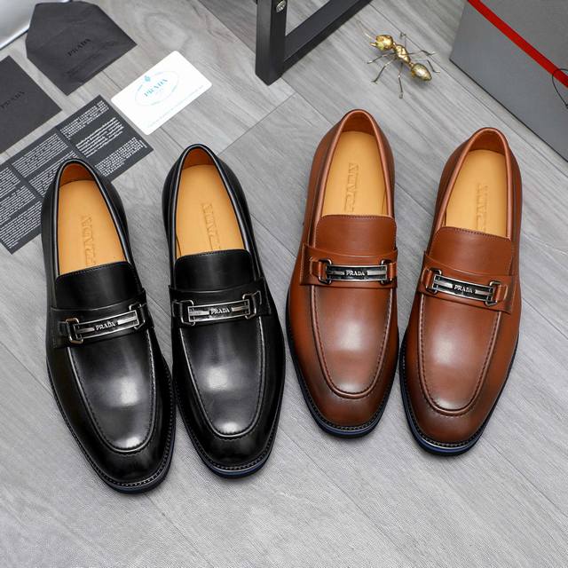 商品商标：Prada 普拉达 正装商务皮鞋 正码码数: 39－44 38.45.46.47定做不退换 商品材料：精选 头层牛皮鞋面 牛皮内里 原版大底