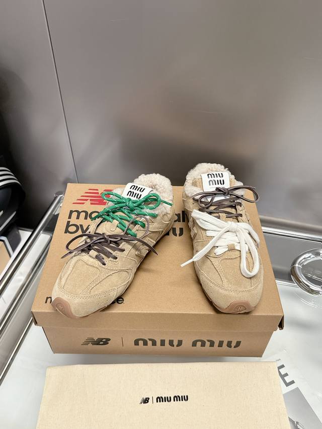 Miumiu X New Balance 24Ss早春联名走秀款 羊毛里p 微卷杏羊毛对版 超级无敌大热门无论你如何穿搭请都不要放过这一双530系列的运动鞋 非