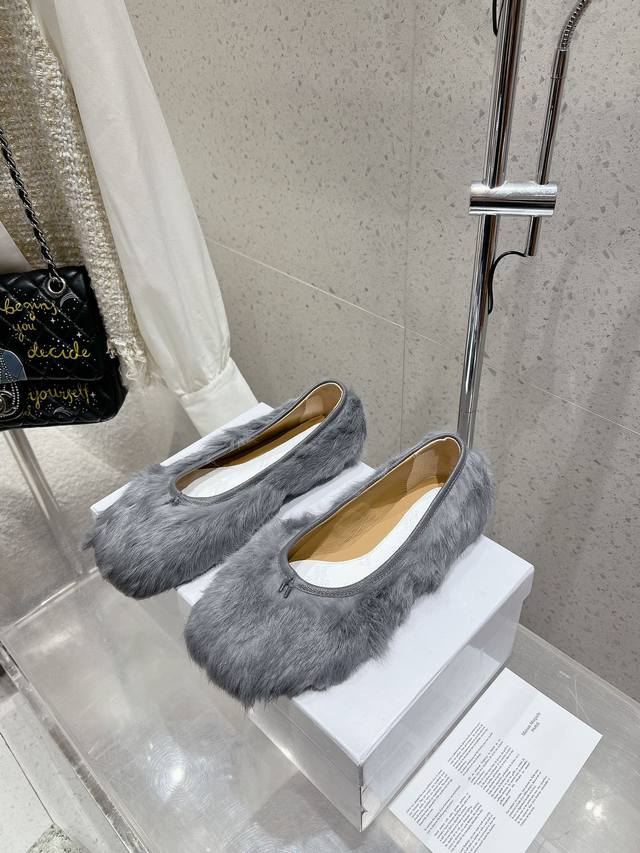 代购级别 Maison Margiela 玛吉拉mm6家tabi分趾鞋毛毛鞋 独家新品最高版本买手代购1:1完美复刻 分趾单鞋 原版开模双层真皮鞋底 原版套楦鞋