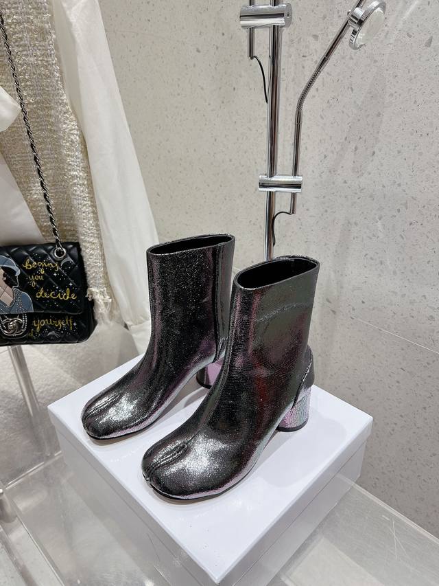 Maison Margiela 马吉拉经典分趾靴 Mm6短靴 辨识度极高，舒适度满分，不会过时的决绝子单品 爆裂纹牛皮鞋面，进口真皮大底 顶级品质35-41 4