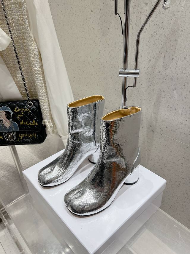 Maison Margiela 马吉拉经典分趾靴 Mm6短靴 辨识度极高，舒适度满分，不会过时的决绝子单品 爆裂纹牛皮鞋面，进口真皮大底 顶级品质35-41 4