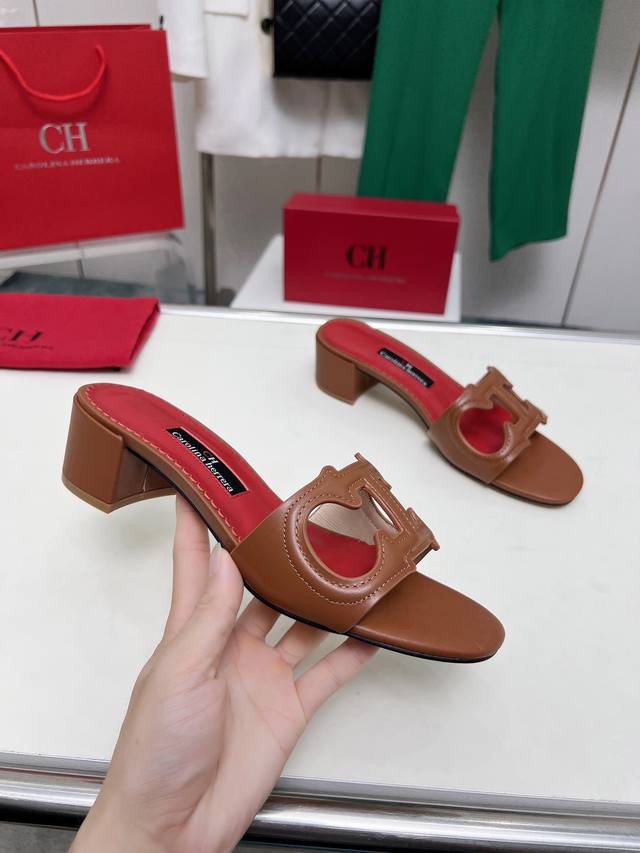 橡胶大底 元。真皮大底 元。中跟4.5Cm：最新款：卡罗琳娜 海莱娜 Carolina Herrera 原板开模、冲孔、压花1:1、进口羊皮、上脚舒适大方。多色