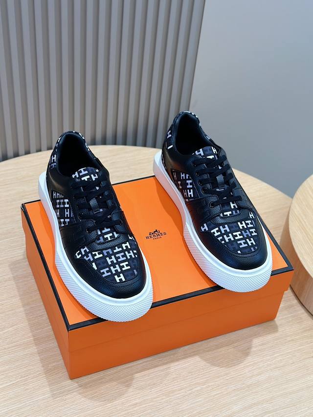 Hermes 顶级p: Size:39-44 38.45定制 爱马仕haru厚底德比鞋 小牛皮拼色德比鞋，超大鞋底，打造混搭都市风格。 牛皮拼接帆布，黑 白色橡