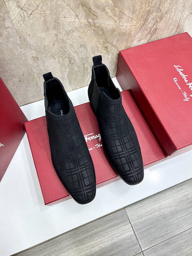 原单品质： 品牌：Ferragamo 菲拉格慕 偏大一码：男码38–44 45定做 等级：官网同款 高端男鞋 材料：原版牛皮 牛皮内里、原版大底 款式类别：切尔