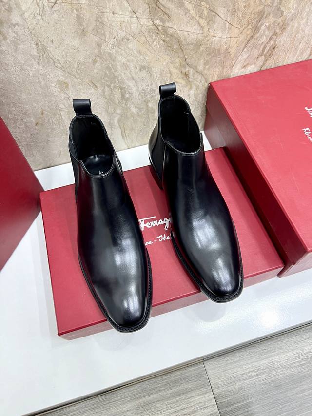 原单品质： 品牌：Ferragamo 菲拉格慕 偏大一码：男码38–44 45定做 等级：官网同款 高端男鞋 材料：原版牛皮 牛皮内里、原版大底 款式类别：切尔