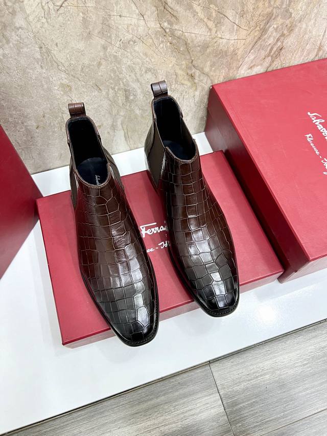 原单品质： 品牌：Ferragamo 菲拉格慕 偏大一码：男码38–44 45定做 等级：官网同款 高端男鞋 材料：原版牛皮 牛皮内里、原版大底 款式类别：切尔