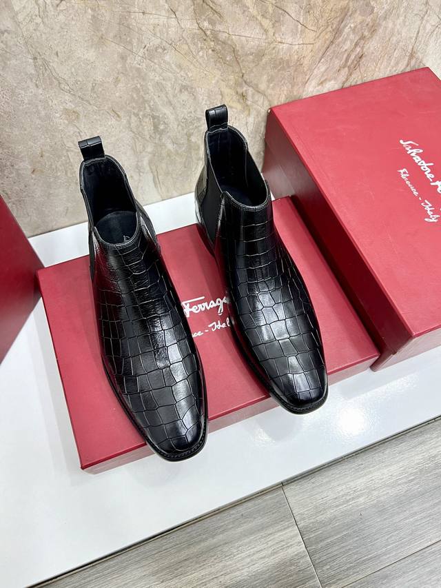 原单品质： 品牌：Ferragamo 菲拉格慕 偏大一码：男码38–44 45定做 等级：官网同款 高端男鞋 材料：原版牛皮 牛皮内里、原版大底 款式类别：切尔