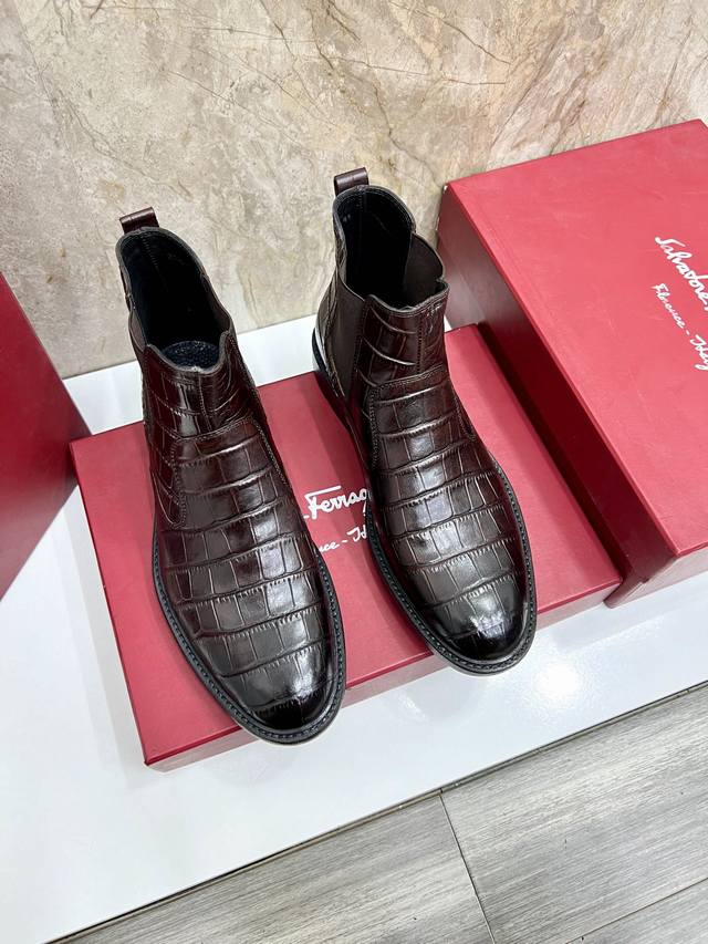 原单品质： 品牌：Ferragamo 菲拉格慕 偏大一码：男码38–44 45定做 等级：官网同款 高端男鞋 材料：原版牛皮 牛皮内里、原版大底 款式类别：切尔