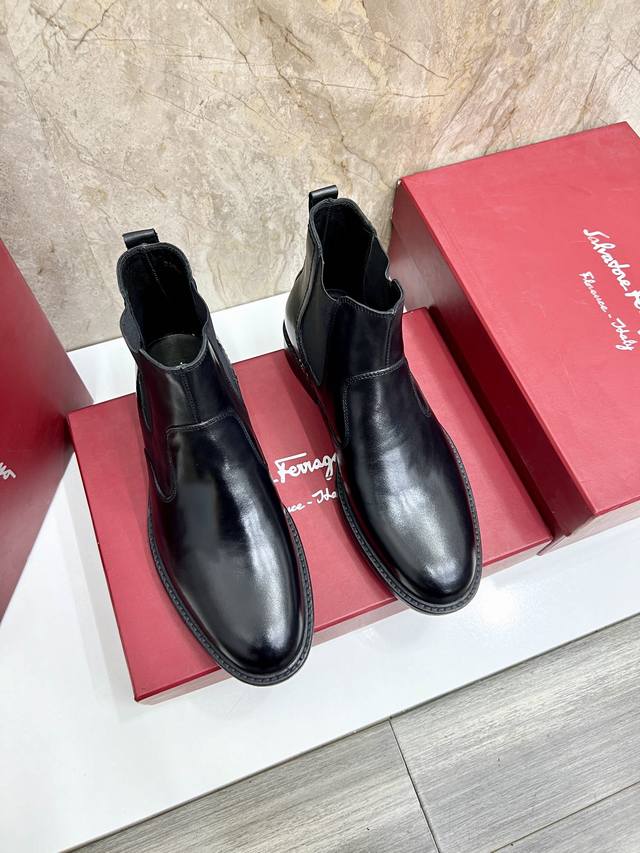 原单品质： 品牌：Ferragamo 菲拉格慕 偏大一码：男码38–44 45定做 等级：官网同款 高端男鞋 材料：原版牛皮 牛皮内里、原版大底 款式类别：切尔