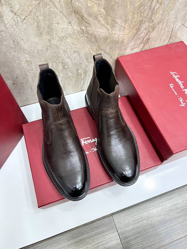 原单品质： 品牌：Ferragamo 菲拉格慕 偏大一码：男码38–44 45定做 等级：官网同款 高端男鞋 材料：原版牛皮 牛皮内里、原版大底 款式类别：切尔