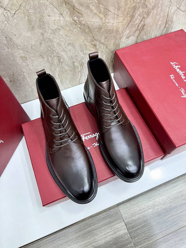 原单品质： 品牌：Ferragamo 菲拉格慕 偏大一码：男码38–44 45定做 等级：官网同款 高端男鞋 材料：原版牛皮 牛皮内里、原版大底 款式类别：切尔