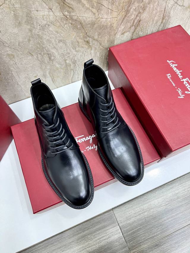 原单品质： 品牌：Ferragamo 菲拉格慕 偏大一码：男码38–44 45定做 等级：官网同款 高端男鞋 材料：原版牛皮 牛皮内里、原版大底 款式类别：切尔