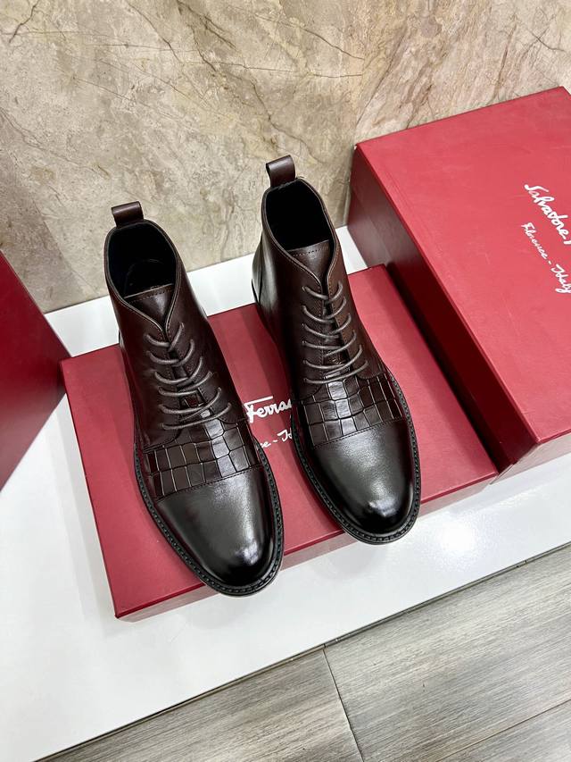 原单品质： 品牌：Ferragamo 菲拉格慕 偏大一码：男码38–44 45定做 等级：官网同款 高端男鞋 材料：原版牛皮 牛皮内里、原版大底 款式类别：切尔