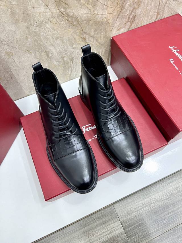 原单品质： 品牌：Ferragamo 菲拉格慕 偏大一码：男码38–44 45定做 等级：官网同款 高端男鞋 材料：原版牛皮 牛皮内里、原版大底 款式类别：切尔