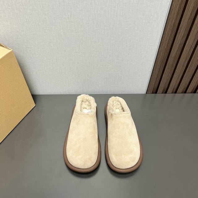 出厂: 独家顶级版本 Ugg~24Vs秋冬爆款松糕厚底休闲毛鞋系列 圆头半拖毛鞋 一款不会撞衫的鞋子、简约的隔板设计上斑点的大底、鞋面真丝卷毛、秋冬季必备款、无