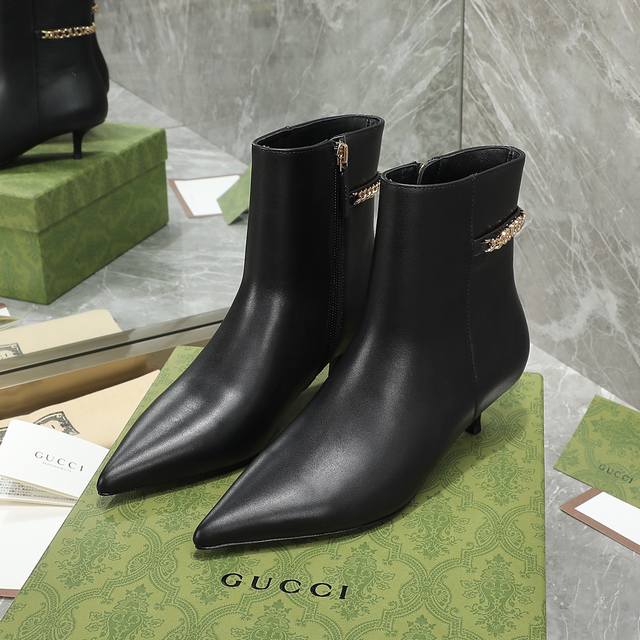 Gucci 古驰 年秋冬链条短靴 面料：小牛皮 内里:羊皮 大底：意大利真皮大底 跟高：4.5Cm 10.5Cm 码数：35-42