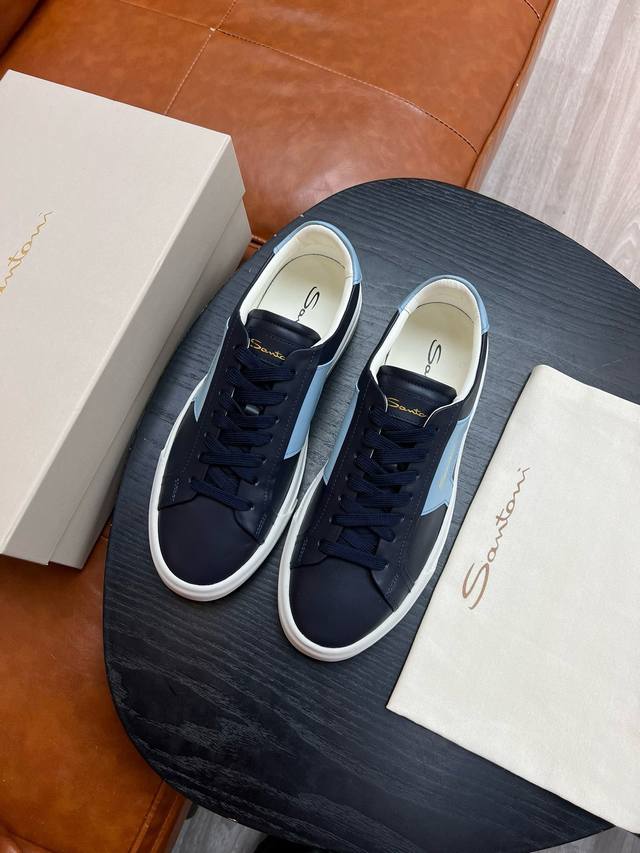 Santoni圣东尼 顶级p: Size: 男款39-44 38.45定做 Santoni 圣东尼 意大利男士休闲板鞋出货！这个意大利纯手工鞋履品牌的每一双鞋设