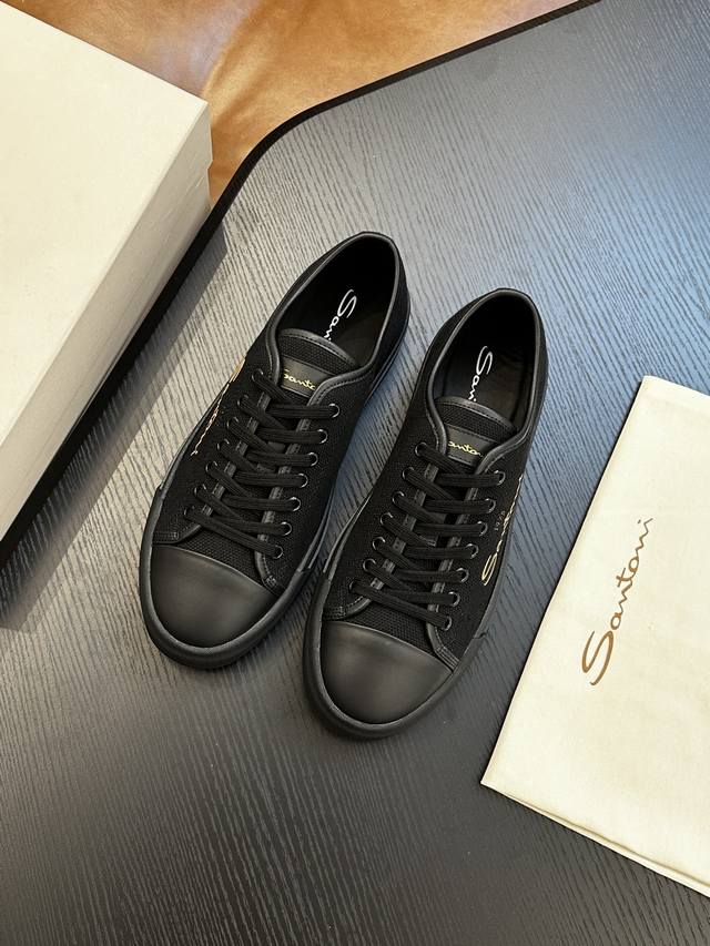 Santoni圣东尼 顶级p: Size: 男款39-44 38.45定做 Santoni 圣东尼 意大利男士休闲板鞋出货！这个意大利纯手工鞋履品牌的每一双鞋设