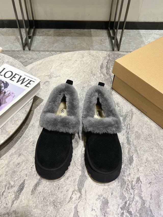 Ugg Nita Platform 妮塔便鞋 厚底款 翻毛皮鞋面 羊毛皮鞋领 舒适易打理 内里17毫米羊毛～细腻亲肤 泡发鞋内底 轻翼大底 鞋跟厚4.5Cm S