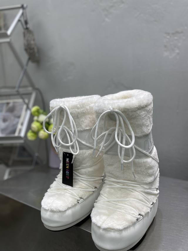 出厂: 独家顶级版本 Moon Boot Vs秋冬最新款雪地靴系列 丑萌毛毛雪地靴 忘了ugg吧，时髦人都在穿moon Boot雪地靴 如果你难以接受ugg的复