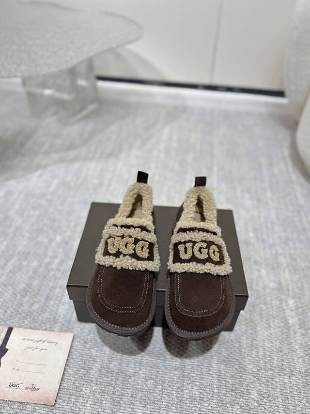 工厂价 Ugg毛毛鞋秋冬神器 Lisa 海莉 Jennie同款24Ss专柜爆单品.品牌logo茸茸毛点缀鞋面彰显呆呆可爱. 上脚显高拉腿长. 更是成为寒冬流行穿