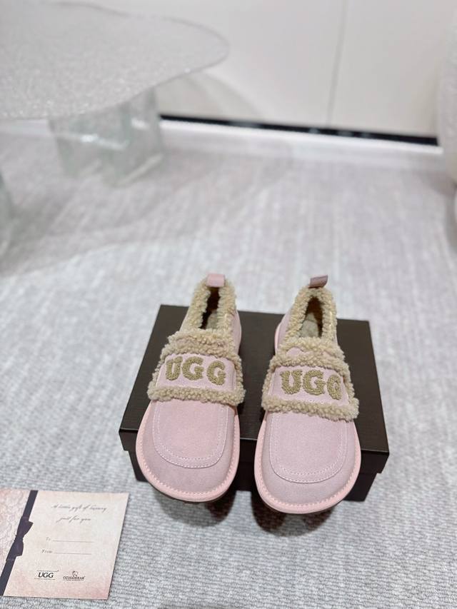 工厂价 Ugg毛毛鞋秋冬神器 Lisa 海莉 Jennie同款24Ss专柜爆单品.品牌logo茸茸毛点缀鞋面彰显呆呆可爱. 上脚显高拉腿长. 更是成为寒冬流行穿