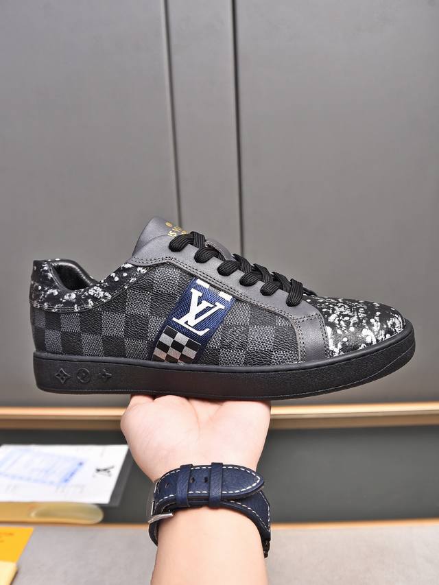 新品 商品商标：Lv* 路易威* 休闲鞋 正码码数: 38-44 可订做45 商品材料：鞋面1:1材质羊皮里，橡胶耐磨大底。