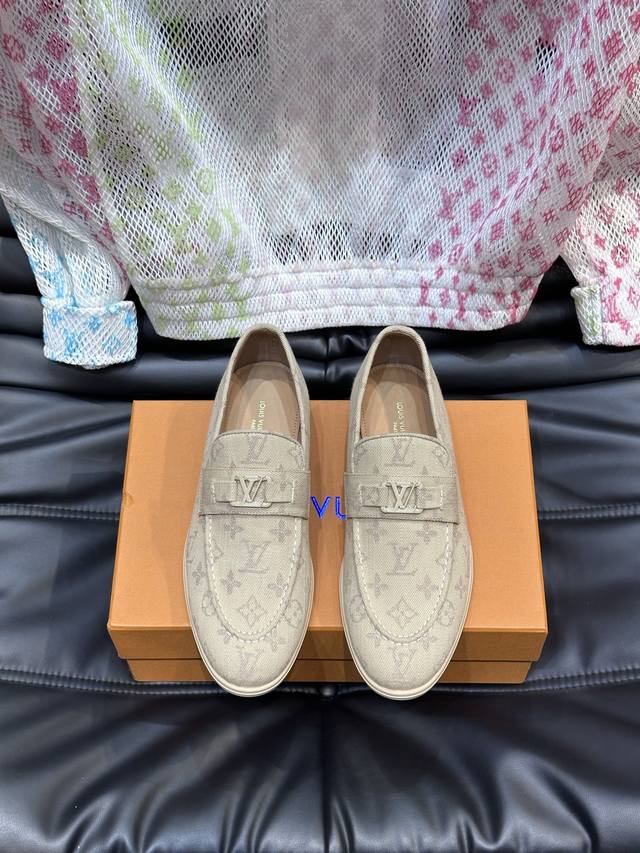 工厂价 Louis Vuitton 路易登威 顶级牛货 Size：39 44 38，45可订做不退换 最新款lv男士商务休闲男鞋皮鞋，奢华尊贵那是必须的，全部采