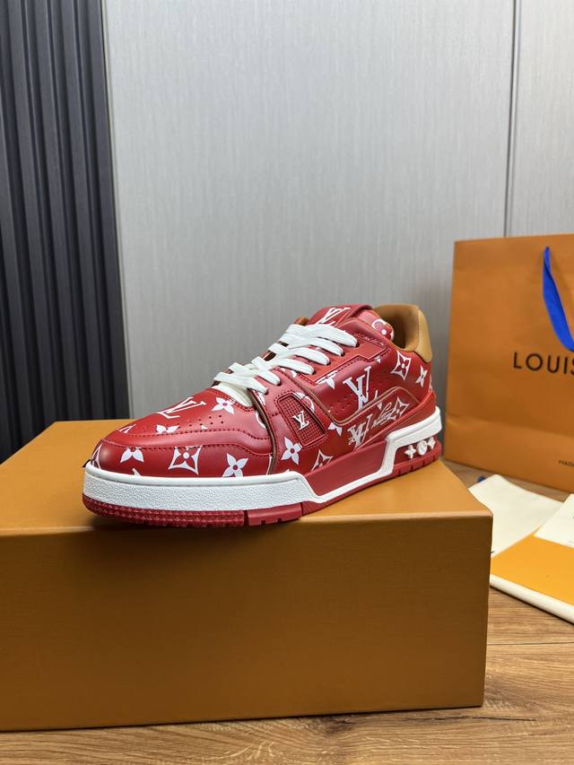 工厂价 Louis Vuitton 路登易威 全新潮款lv上市，休闲时尚男鞋鞋面采用进口牛皮+舒适羊皮内里，原版耐磨橡胶大底，版型简洁大气，潮男专属。38-44