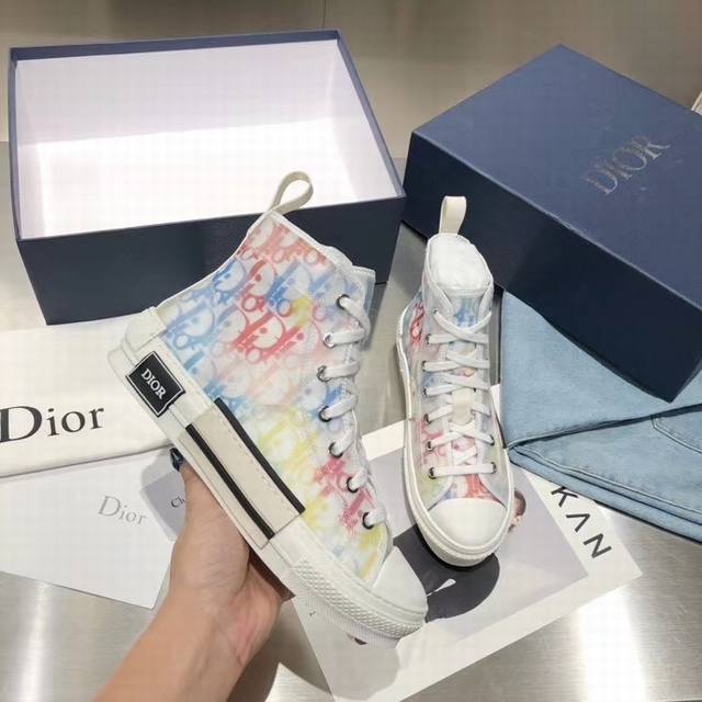 女 男 Dior 迪奥 顶级版本情侣款 鞋面：采用独家定制原版磨砂珍珠闪pvc半透明胶片拼接迪奥品牌专用logo面料十电绣logo 大底：独家私模与原版一致tp