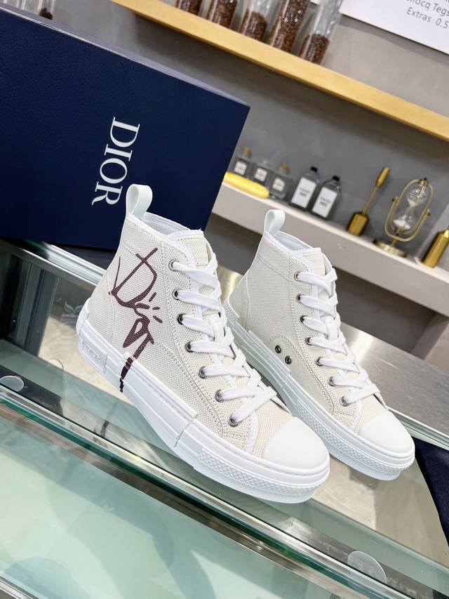 Dior 迪奥 顶级版本情侣款 鞋面：采用独家定制原版磨砂珍珠闪pvc半透明胶片拼接迪奥品牌专用logo面料十涂鸦logo 大底：独家私模与原版一致tpu橡胶组