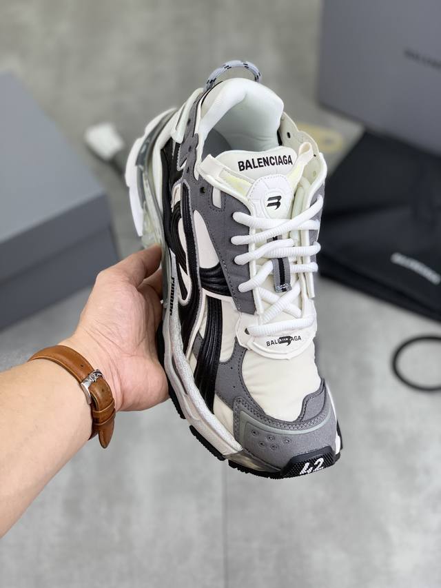 工厂价 实价 顶级版本 Balenciaga 巴黎7.5 巴黎世家 最新配色潮流复古休闲鞋 通过溢胶、做旧、缝线等细节， 展示了设计师 Demna 的运动鞋风格