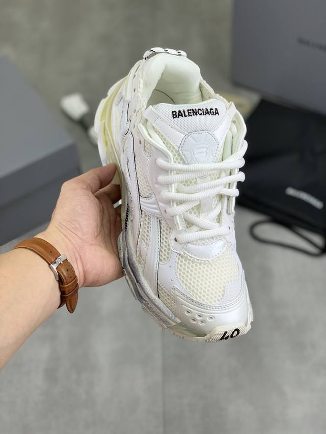 工厂价 实价 顶级版本 Balenciaga 巴黎7.5 巴黎世家 最新配色潮流复古休闲鞋 通过溢胶、做旧、缝线等细节， 展示了设计师 Demna 的运动鞋风格