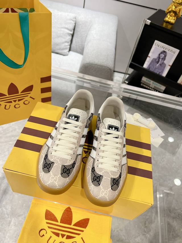 全新升级 Gucci X Adidas 联名款 23Ss 时装周走秀款 唯一正确顶级版本德训鞋全球火爆程度全网最高版本贡献情侣款首发 码数:35-46 45.4