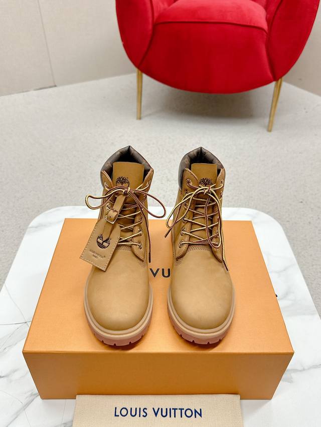 Lv踢不烂的联名款马丁靴隆重推出louis Vuitton X Timberland靴子。Lv X Timberland添柏岚联名款老花大黄靴及踝靴 短靴lv