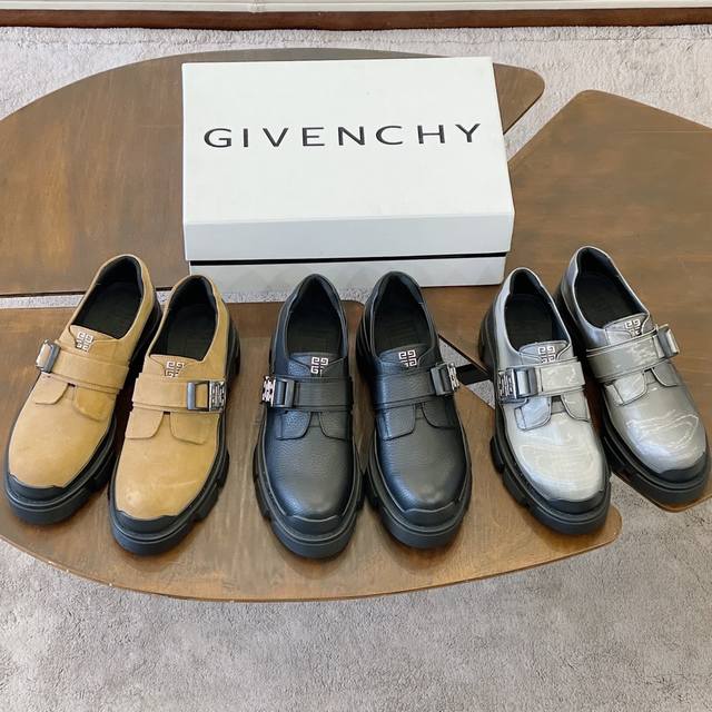 工厂价 纪梵希givenchy Terra男款德比鞋 原版开发 进口牛皮德比鞋，脚部饰以4G Logo金属夹扣牛皮饰带，骑兵式扣钉厚底，鞋舌饰以金属4G Log