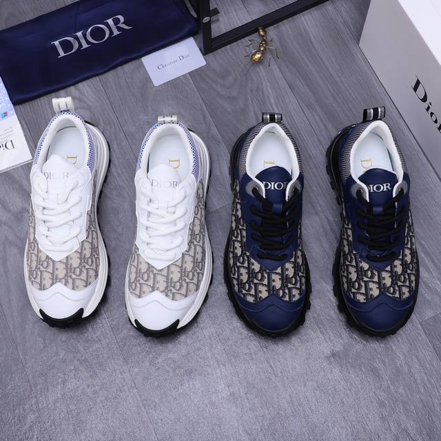 商品商标：Dior 迪奥 休闲鞋 正码码数: 38-44 商品材料：精选牛皮拼接透气印花鞋面 透气网内里 原版大底